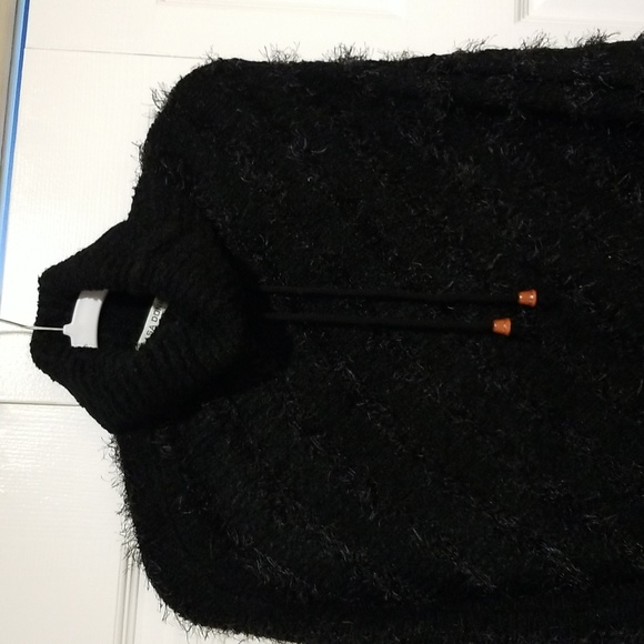 Poncho sweater black color - Picture 2 of 4